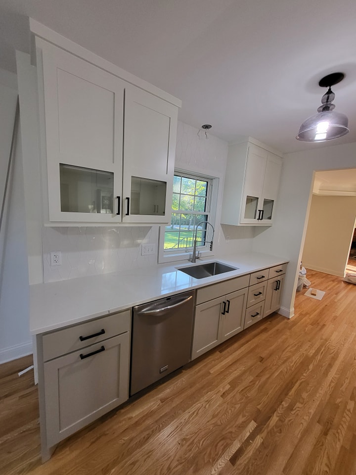 Tuxedo Kitchen - Photo 2