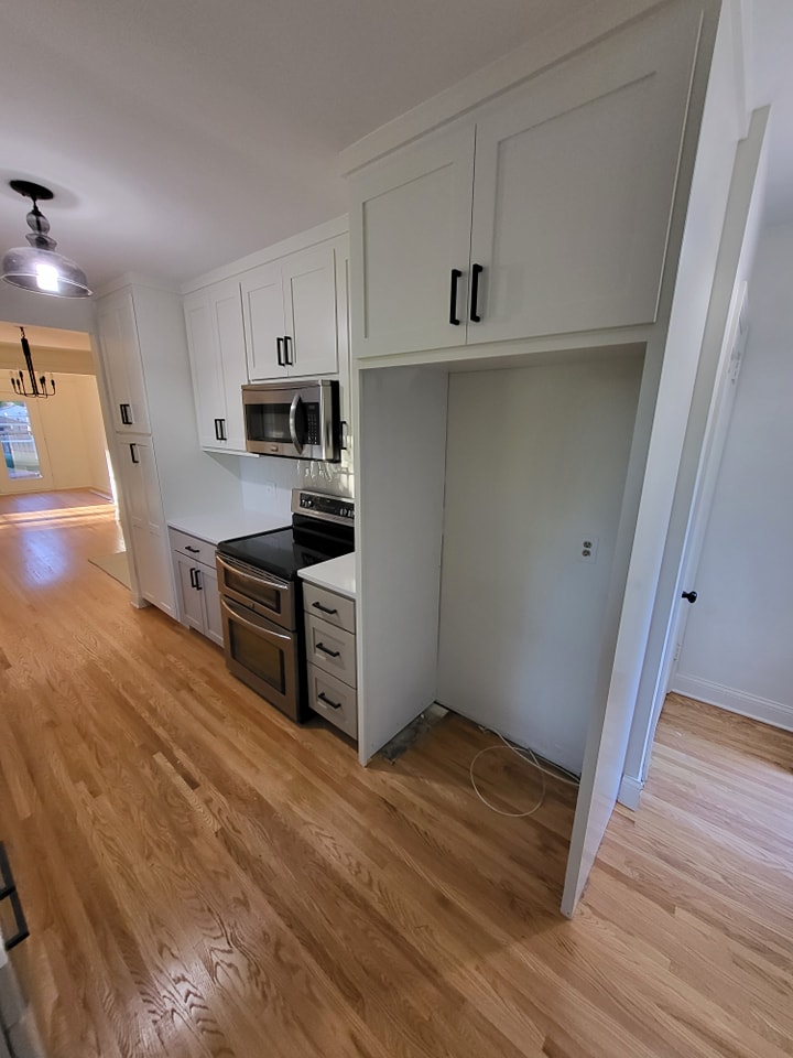 Tuxedo Kitchen - Photo 3