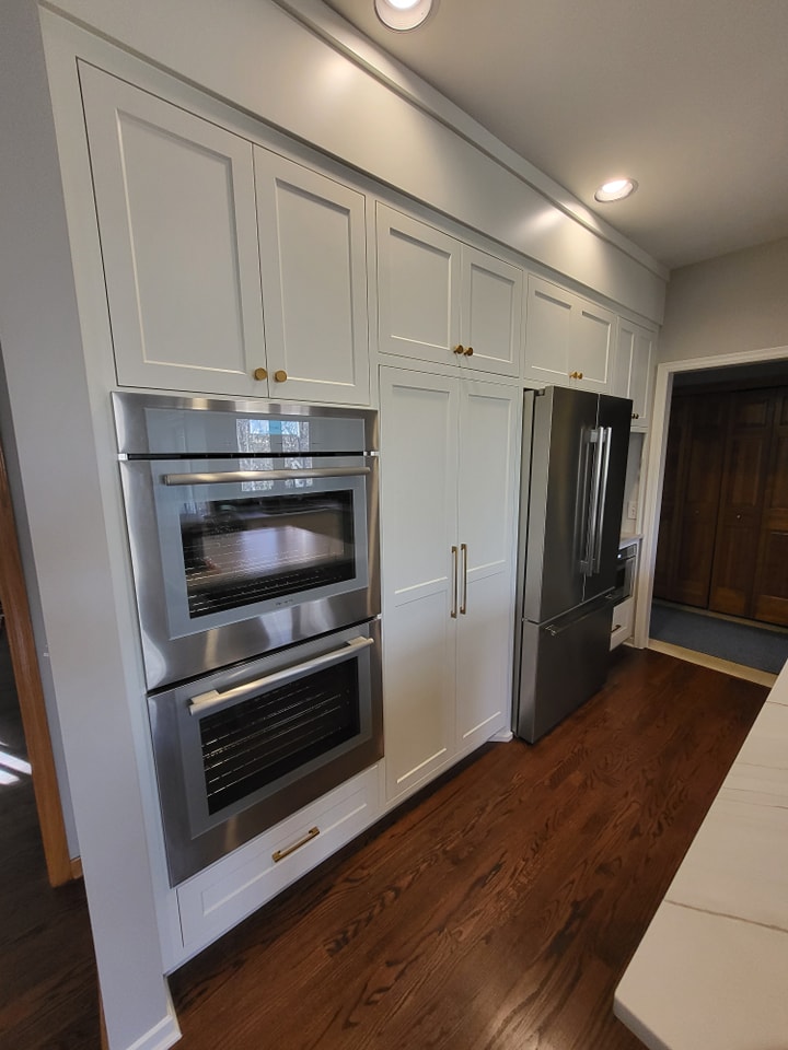 White Cabinet Kitchen - Photo 1