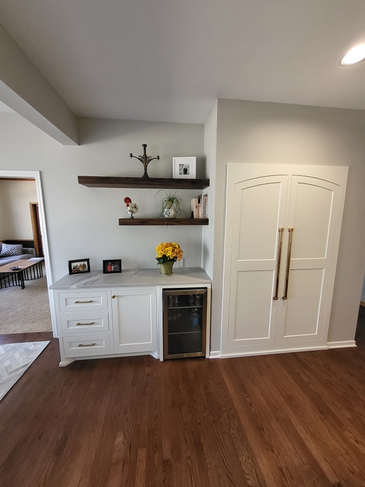 White Cabinet Kitchen - Photo 7