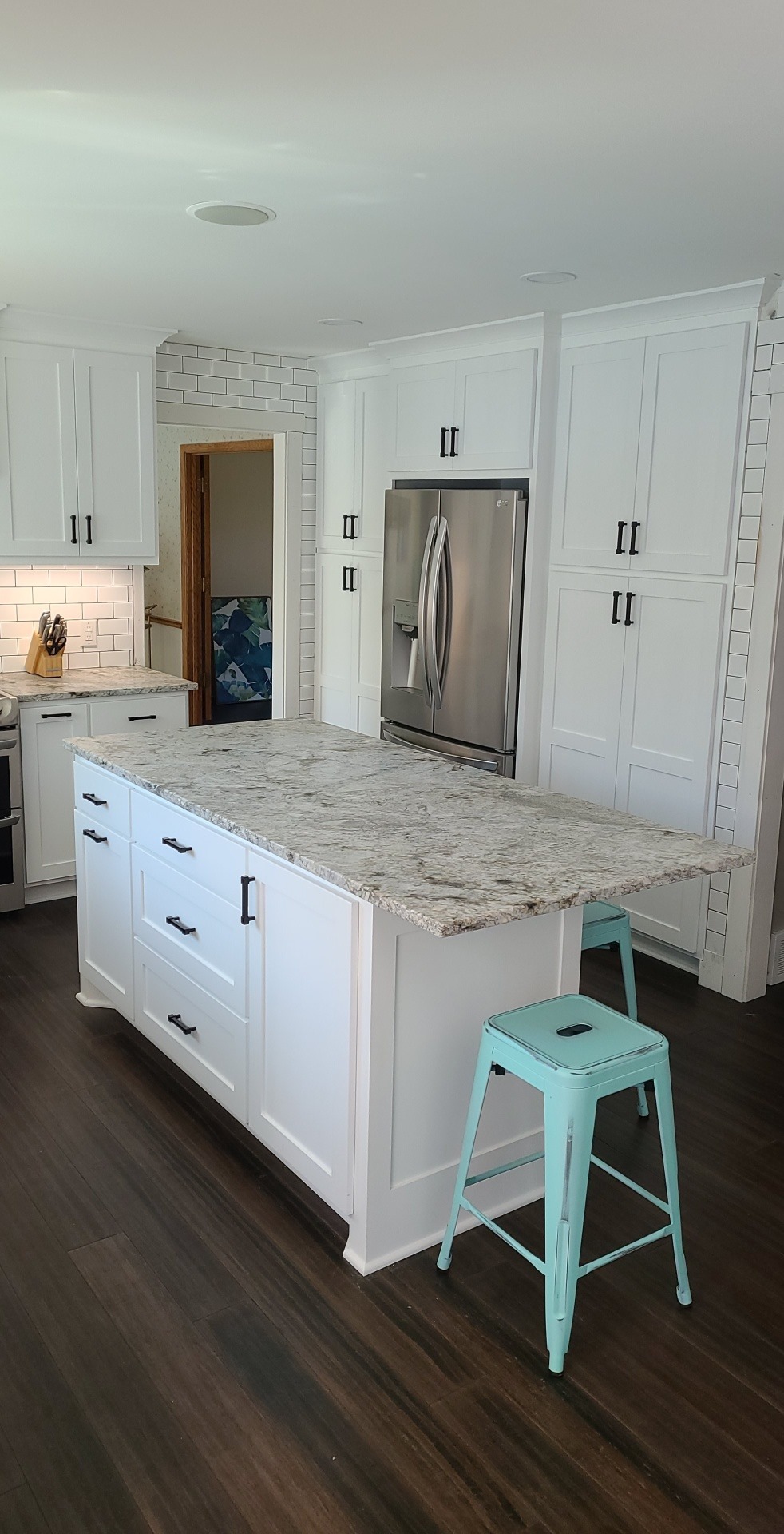 White Cabinets and Counter Tops - Photo 4
