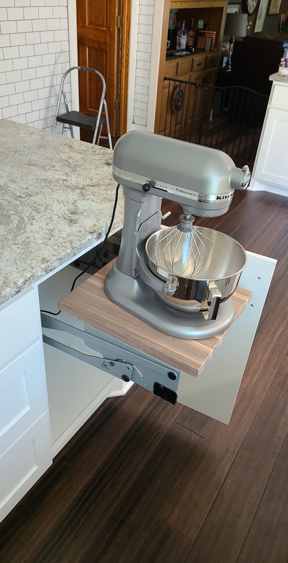 White Cabinets and Counter Tops - Photo 5